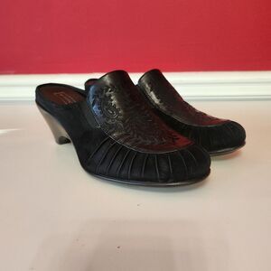M. Patrick Cara Black Pleated Embroidered Leather Mule Clogs Womens Size 8m